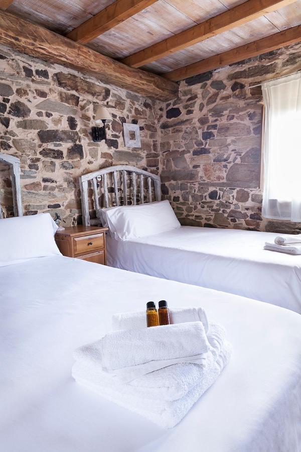 La Rosa Del Agua Bed and Breakfast El Acebo de San Miguel Exteriör bild